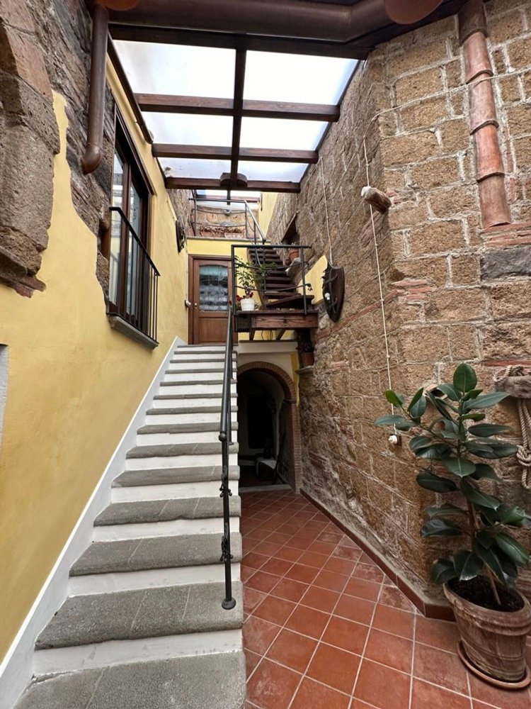 5 rooms House in Sessa Aurunca, Italy No. 32940