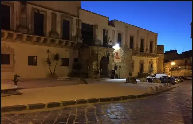 Квартира с 8 комнатами в Кальтаниссетта, Италия № 121610