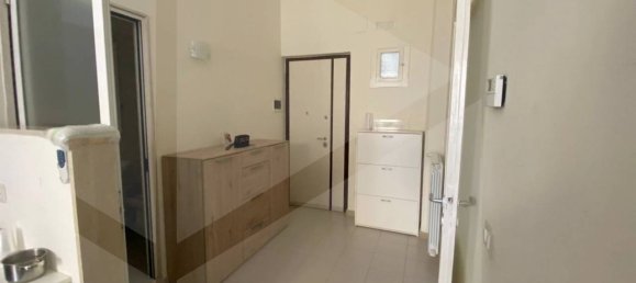 2غرفة شقة في Bari, Italy رقم 33837 4