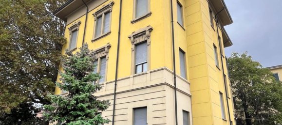 3 rooms Apartment in Parma, Italy No. 153305 2