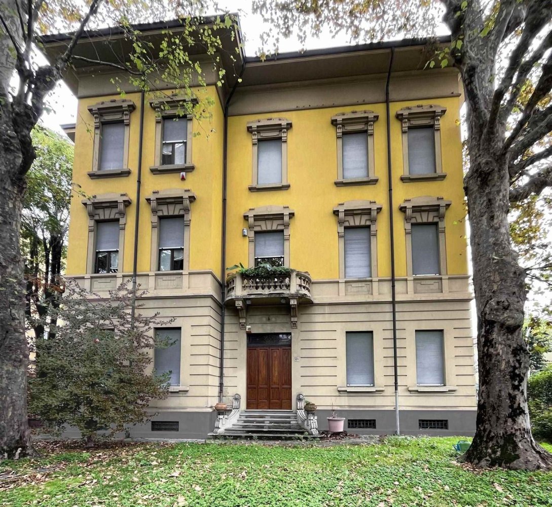 3 rooms Apartment in Parma, Italy No. 153305