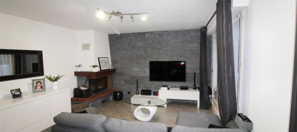 2 bedrooms House in Gournay-sur-Marne, France No. 171494 2