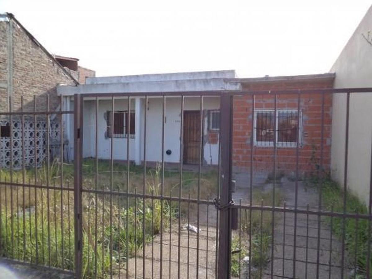 3 bedrooms House in Ituzaingo, Argentina No. 95035