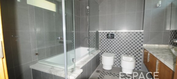 Вилла с 4 спальнями в Jumeirah Park, Дубай, ОАЭ № 106099 18