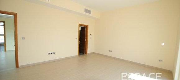 Вилла с 4 спальнями в Jumeirah Park, Дубай, ОАЭ № 106099 14