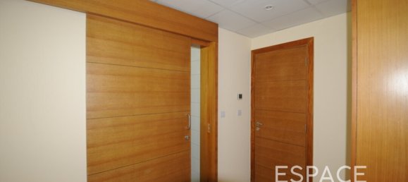 Вилла с 4 спальнями в Jumeirah Park, Дубай, ОАЭ № 106099 15