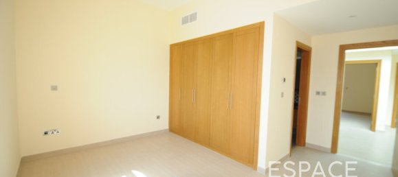 Вилла с 4 спальнями в Jumeirah Park, Дубай, ОАЭ № 106099 10