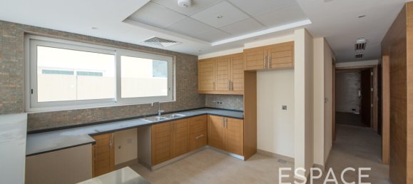 Вилла с 4 спальнями в Jumeirah Park, Дубай, ОАЭ № 106099 5