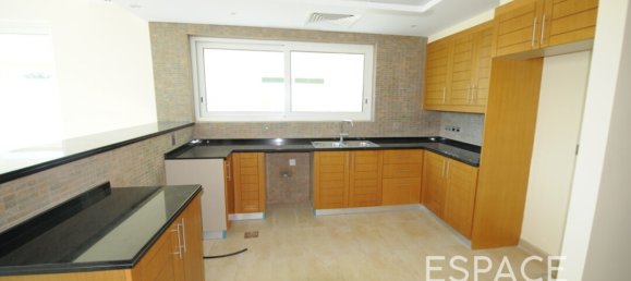 Вилла с 4 спальнями в Jumeirah Park, Дубай, ОАЭ № 106099 7