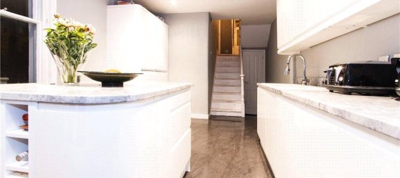 3 bedrooms House in London, United Kingdom No. 8702 15