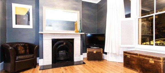 3 bedrooms House in London, United Kingdom No. 8702 6