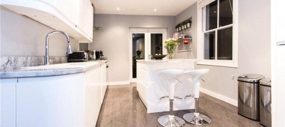 3 bedrooms House in London, United Kingdom No. 8702 5