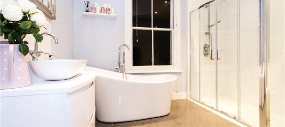 3 bedrooms House in London, United Kingdom No. 8702 11