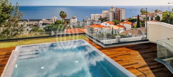 3 bedrooms House in Funchal, Portugal No. 128945 2