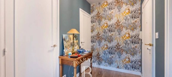 3 bedrooms Apartment in Versailles, France No. 161654 9