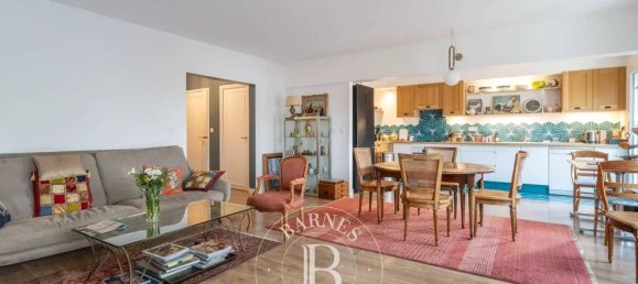 3 bedrooms Apartment in Versailles, France No. 161654 5
