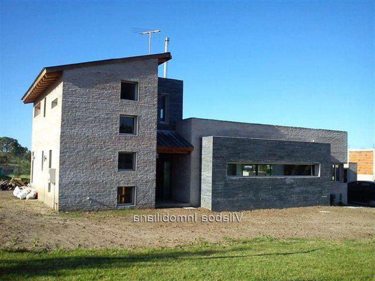 3 bedrooms House in Canelones, Uruguay No. 1654