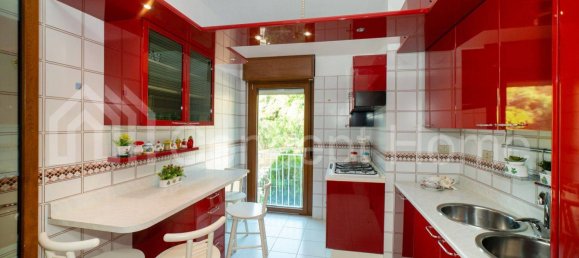 3 bedrooms Apartment in Rome, Italy No. 320202 11