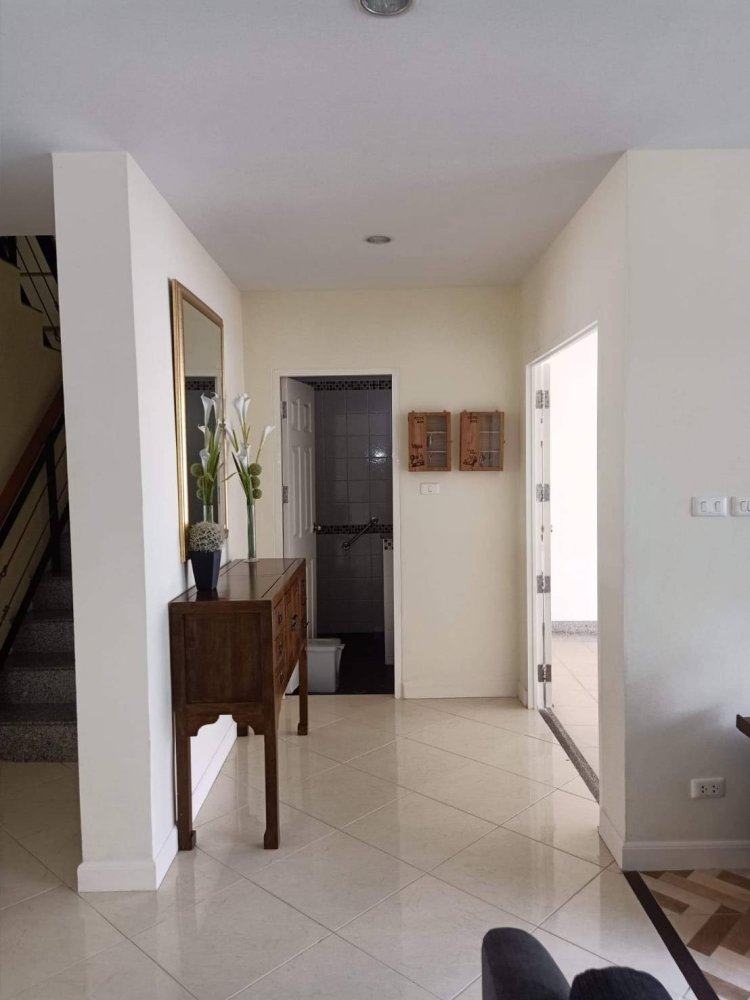 Café/restaurante de 3 dormitorios en Pattaya, Thailand No. 1152