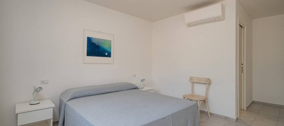 5 bedrooms Villa in Olbia, Italy No. 266216 16