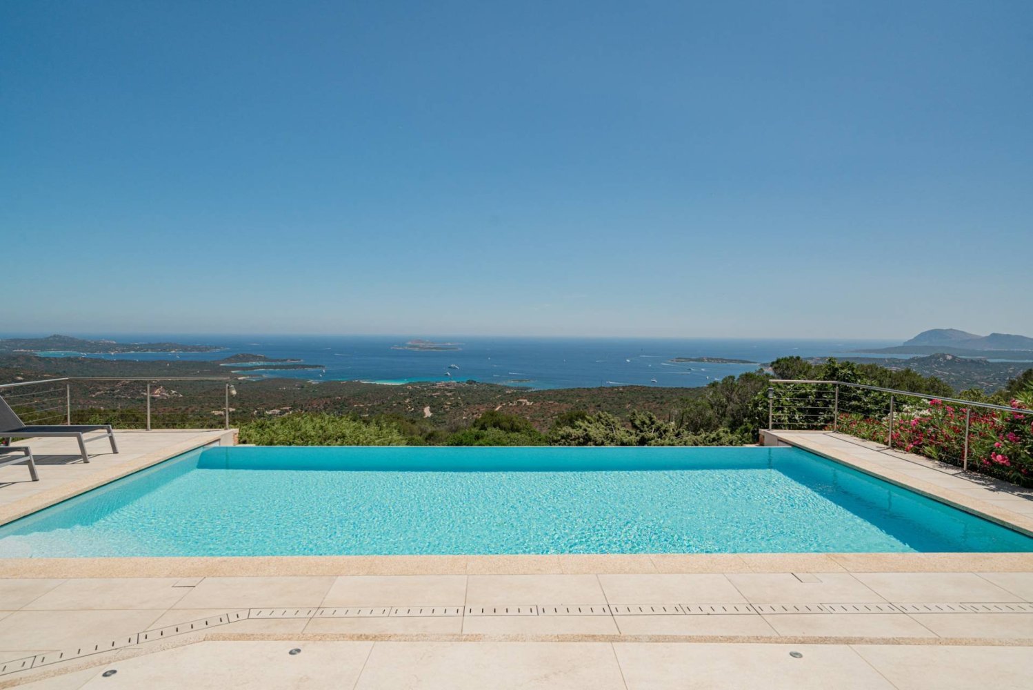 5 bedrooms Villa in Olbia, Italy No. 266216