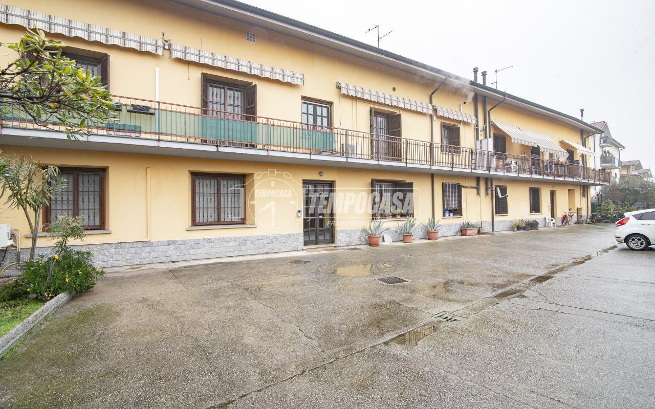 2 rooms Apartment in Pozzo d'Adda, Italy No. 7352