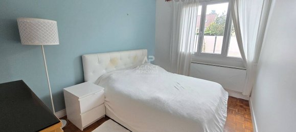 Casa de 4 dormitorios en Osny, France No. 174165 7