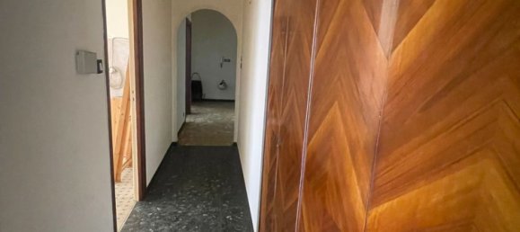 4 bedrooms Apartment in Genoa, Italy No. 312680 3