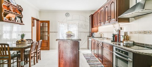 4 bedrooms Villa in Loures, Portugal No. 46265 8