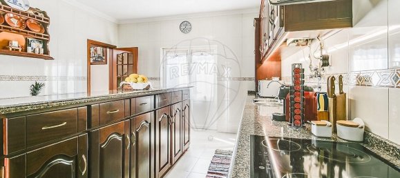 4 bedrooms Villa in Loures, Portugal No. 46265 7