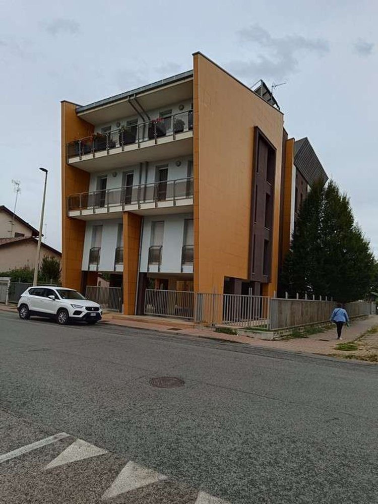 4 rooms Apartment in Vercelli, Italy No. 51323