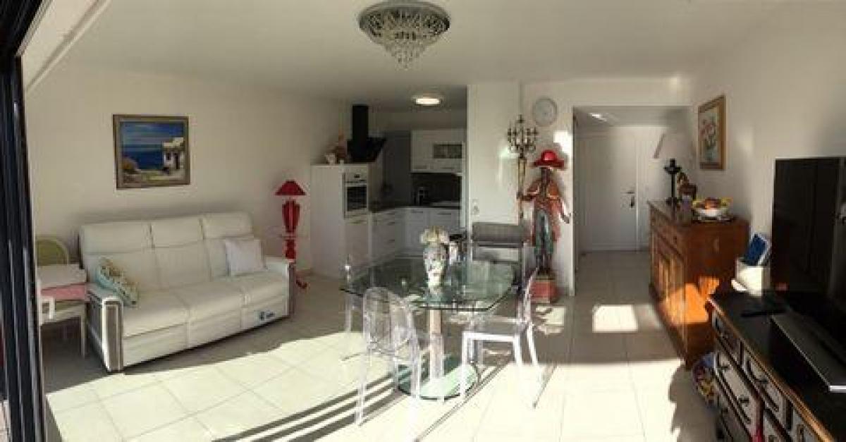 2 bedrooms Apartment in Saint-Raphael, France No. 13019