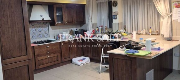 3 bedrooms Apartment in Zebbug, Malta No. 10981 3