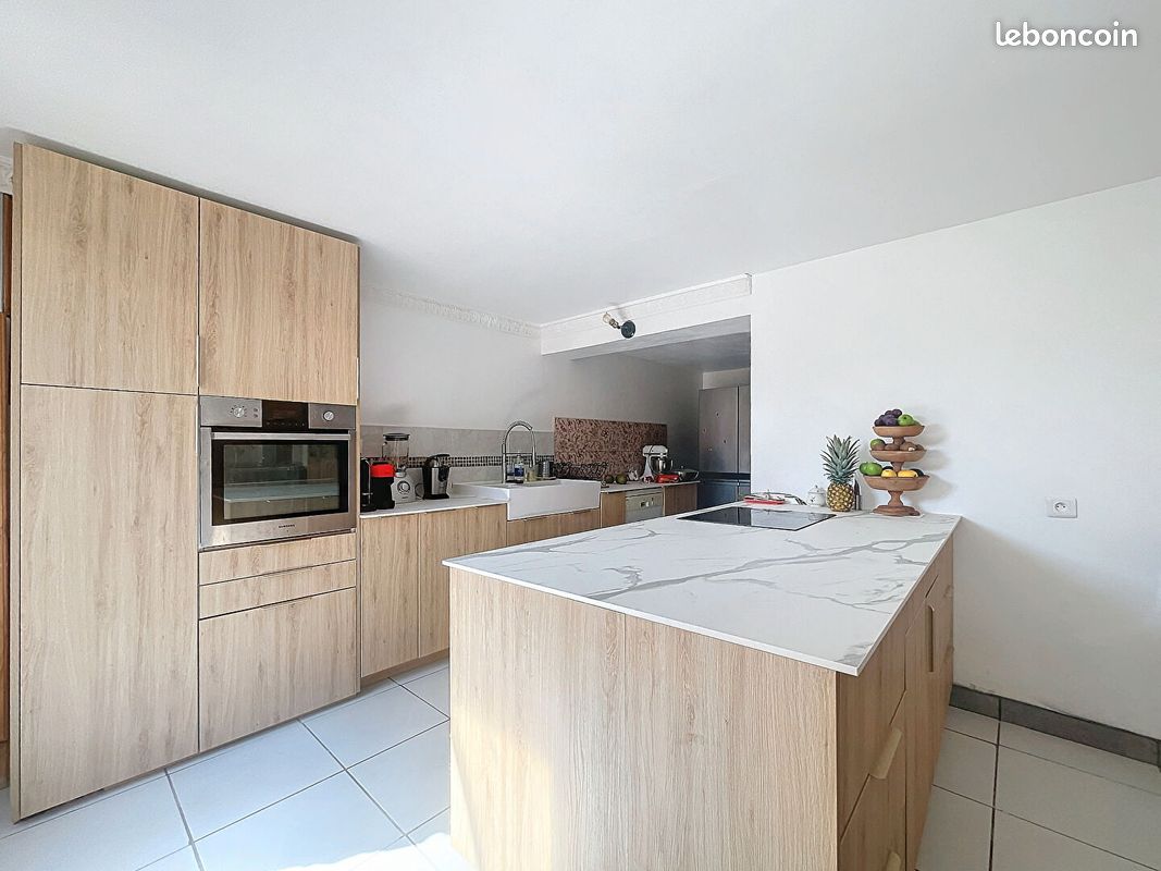 Дом с 3 спальнями в Тур, Франция № 49264