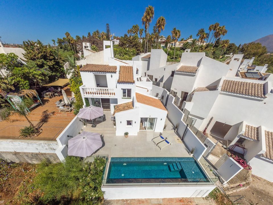 3 bedrooms Villa in Estepona, Spain No. 219129