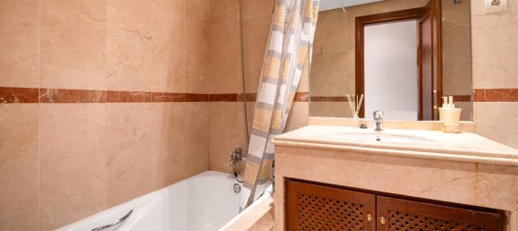 Apartamento de 3 dormitorios en Marbella, Spain No. 138655 11