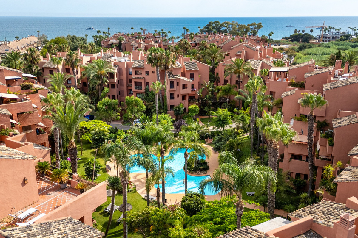 Apartamento de 3 dormitorios en Marbella, Spain No. 138655