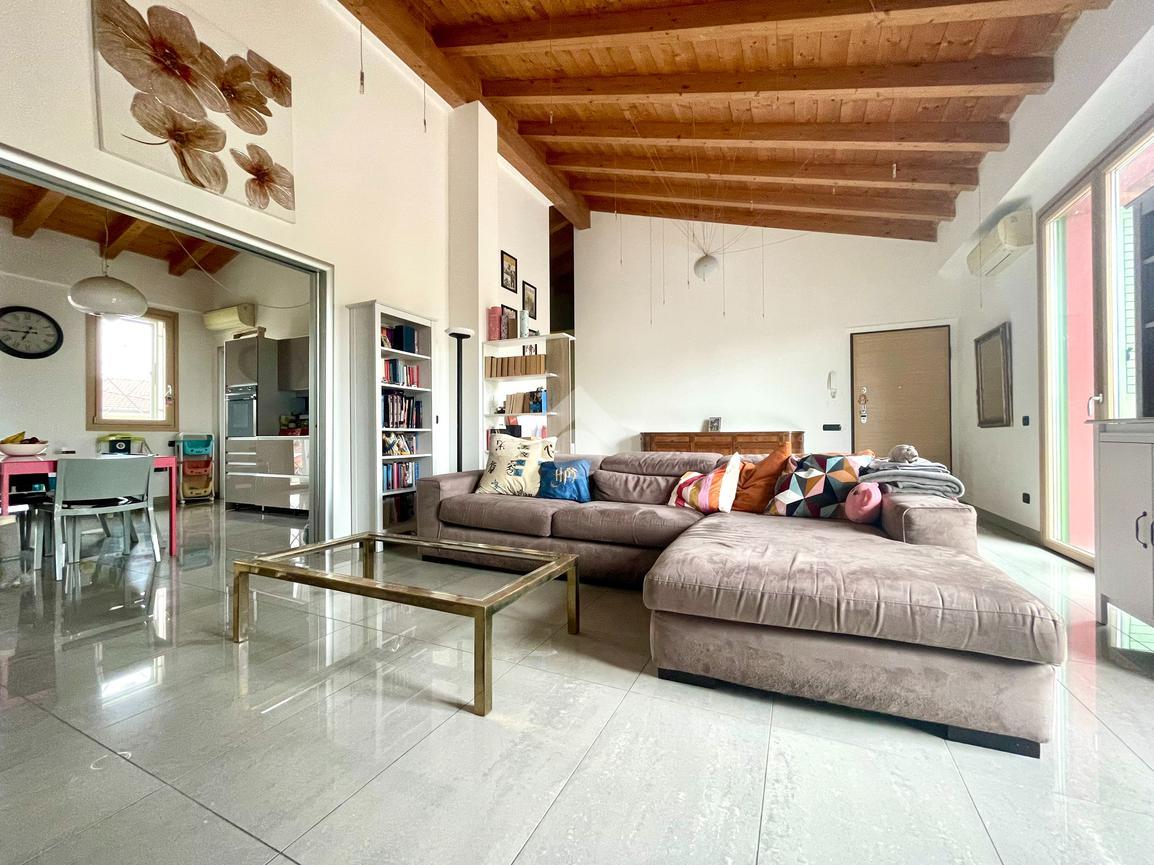 4-Zimmer Penthouse in Vailate, Italy, Nr. 163676