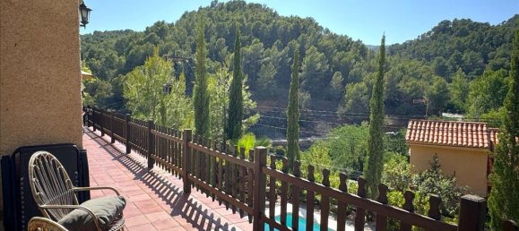 5 bedrooms Villa in Serra, Spain No. 14984 16