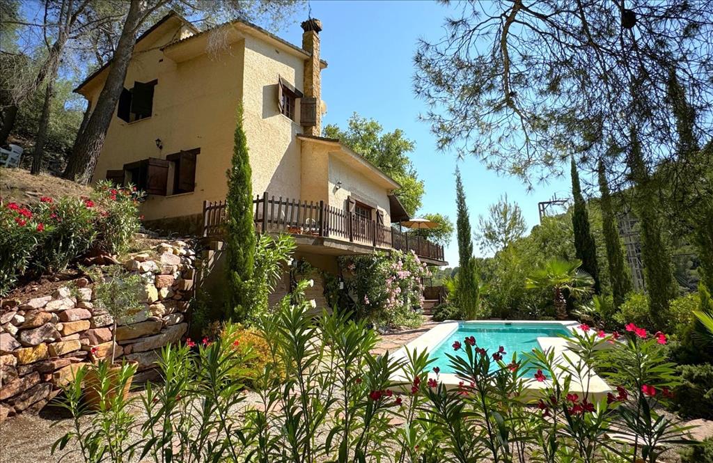 5 bedrooms Villa in Serra, Spain No. 14984