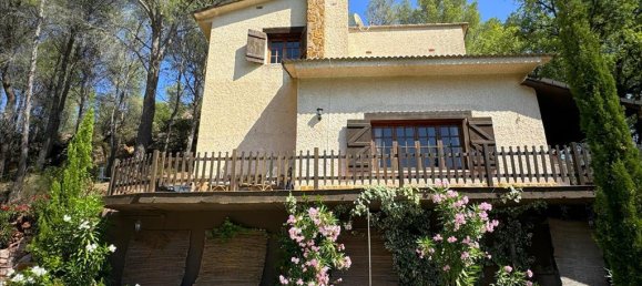5 bedrooms Villa in Serra, Spain No. 14984 6