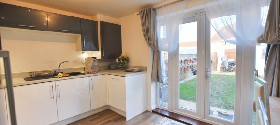 House in Dartford, United Kingdom No. 2255 4