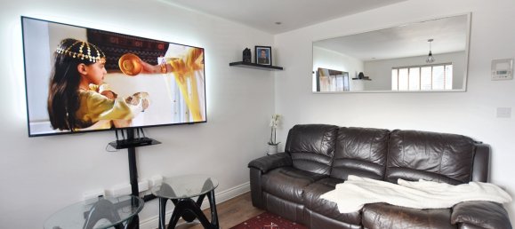 House in Dartford, United Kingdom No. 2255 2