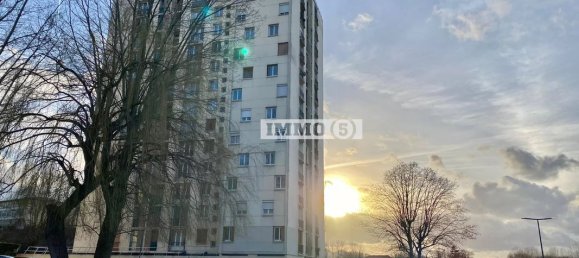 2-salle Appartement à Noisy-le-Grand, France No. 171501 5