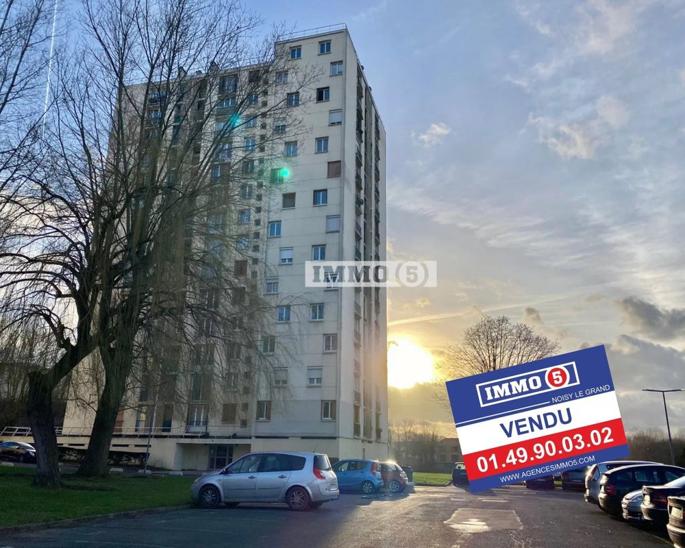 2-salle Appartement à Noisy-le-Grand, France No. 171501