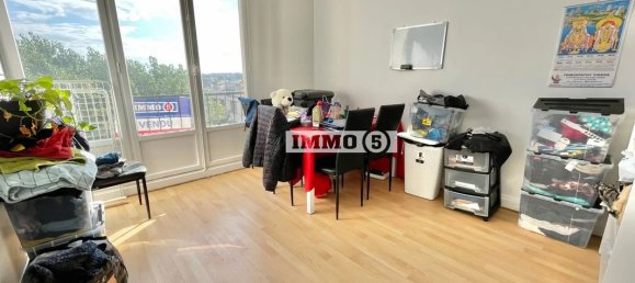 2-salle Appartement à Noisy-le-Grand, France No. 171501 2