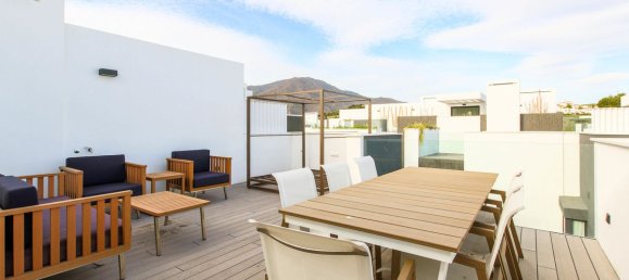 3 bedrooms Townhouse in Estepona, Spain No. 139940 8