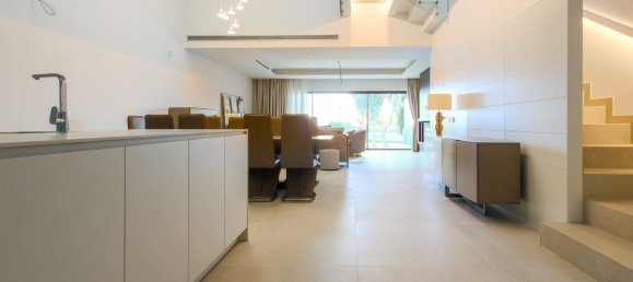 3 bedrooms Townhouse in Estepona, Spain No. 139940 4