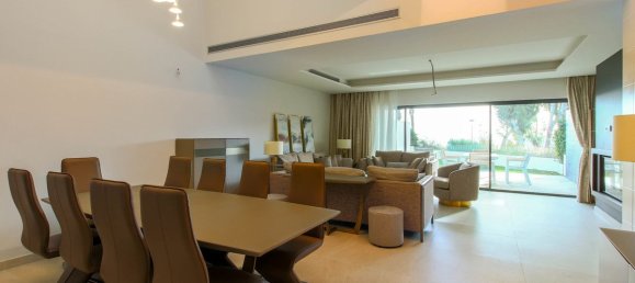 3 bedrooms Townhouse in Estepona, Spain No. 139940 2