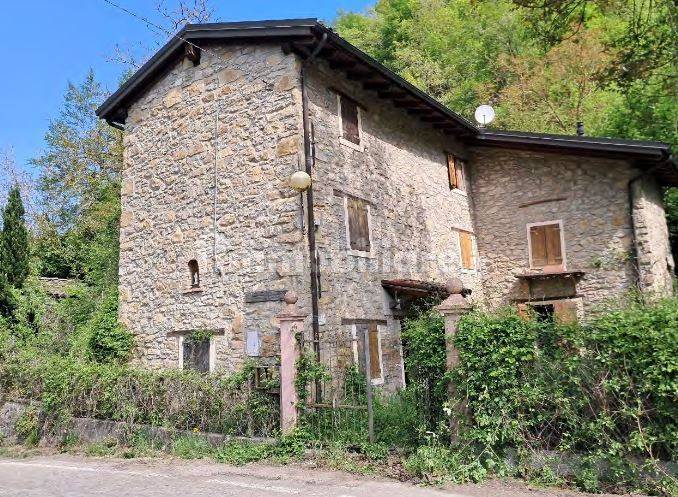 5 bedrooms Villa in Castel d'Aiano, Italy No. 374222